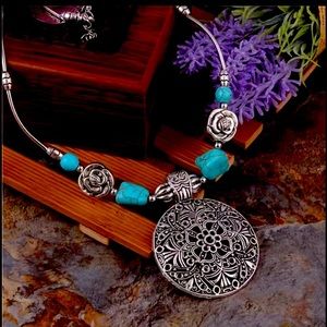 🆕NIP:Southwestern Turquoise Stone Statement  Necklace with Floral Medallion
